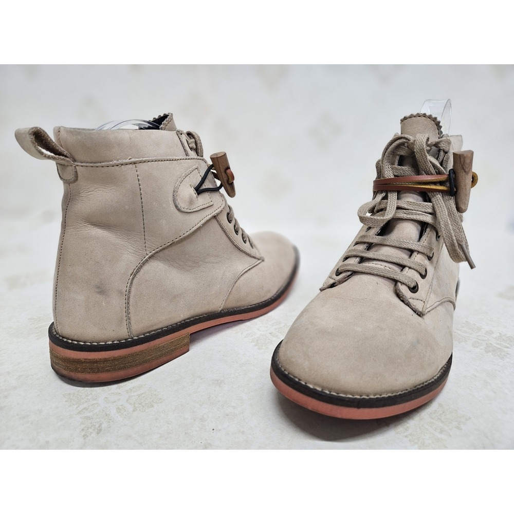 Swear woman boots made in Portugal gently used